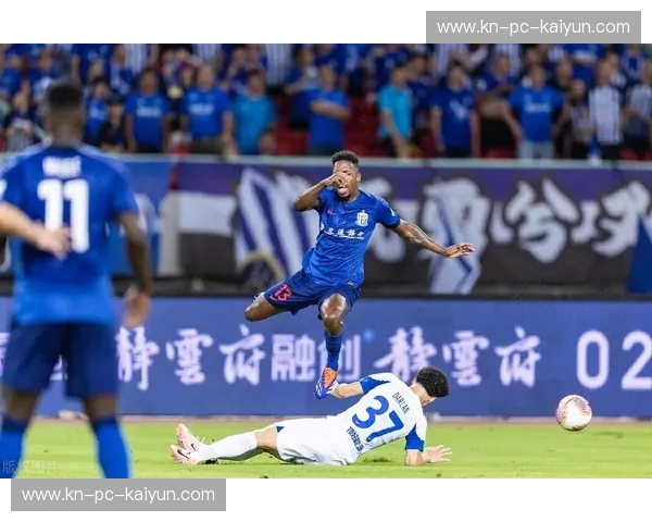 沪上双雄，巅峰对决：上港vs申花直播，足球荣耀之战一触即发！